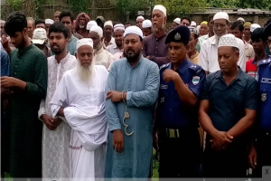 প্যারোলে মুক্তি পেয়ে মায়ের জানাজায় যুবলীগ নেতা